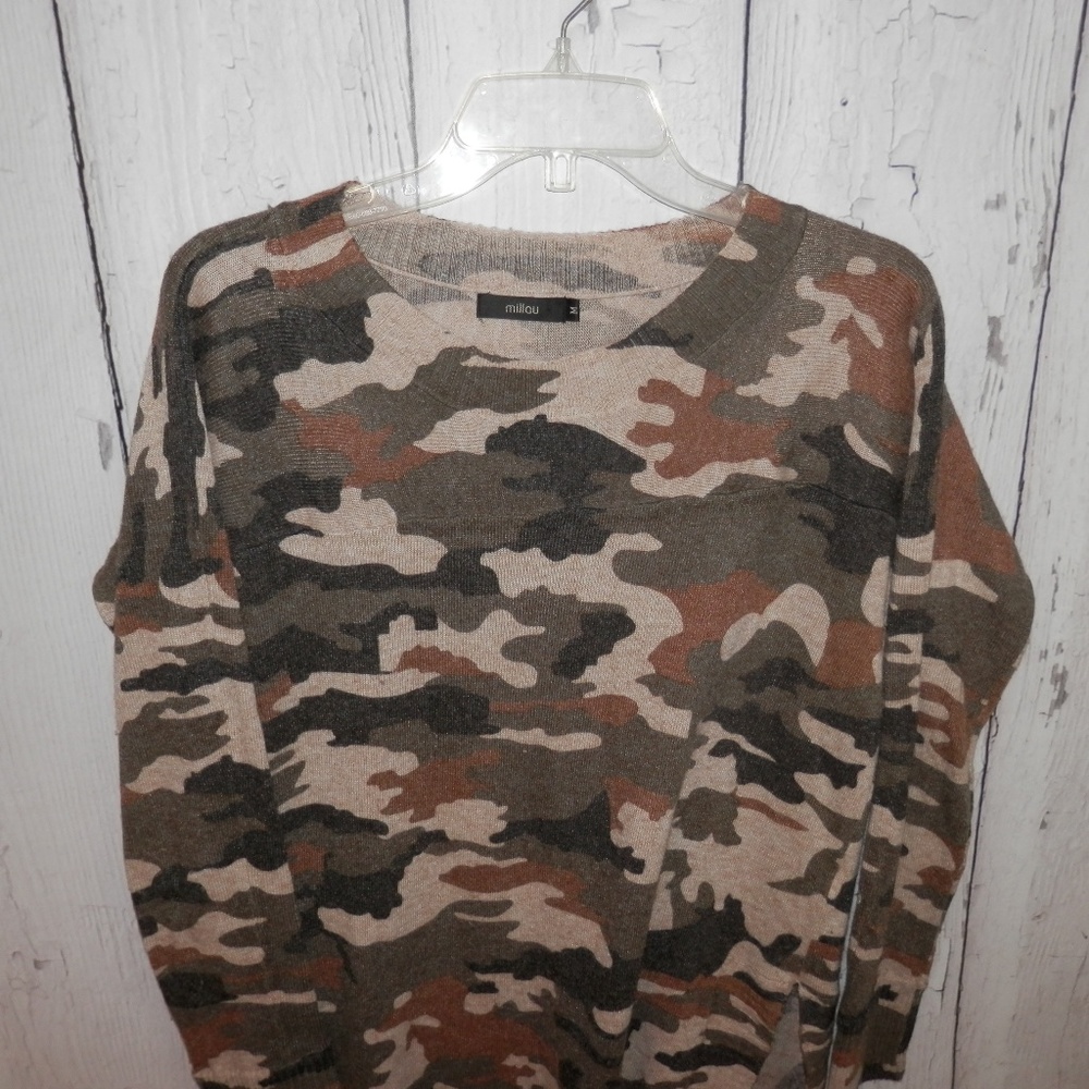 Millau Women's Medium Camo Pull Over Sweater Shirt